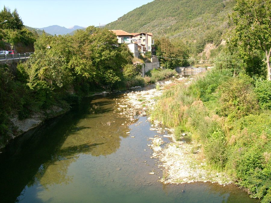 La rivière Arroscia près de Vessalico en Ligurie