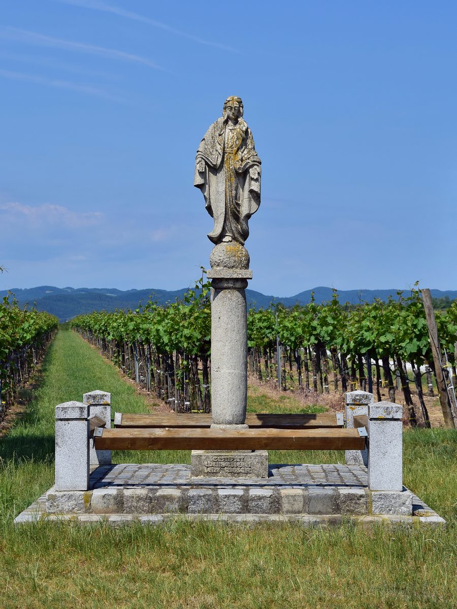 Statue dans un vignoble près de Rohrendorf bei Krems