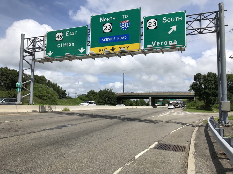 Vue le long de la U.S. Route 46 à Wayne Township, New Jersey