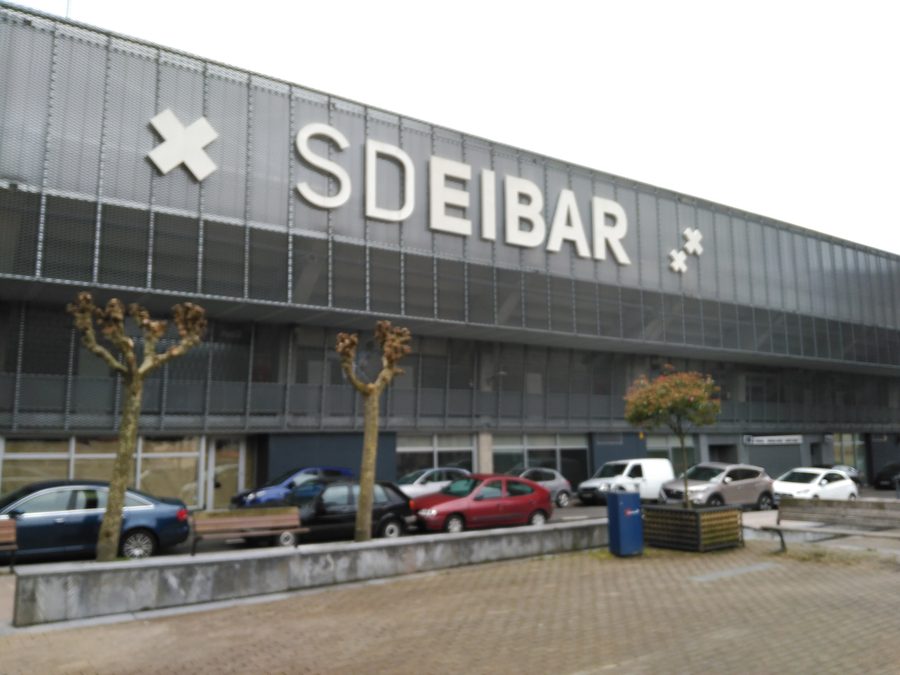 Vue extérieure du stade Ipurua à Éibar