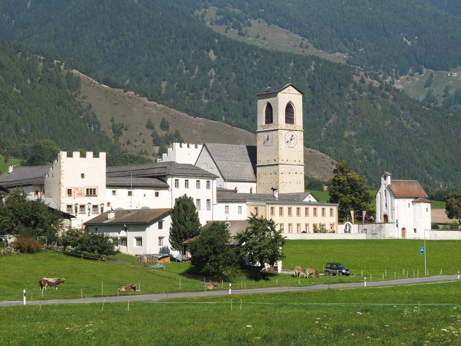 Vue d’ensemble du monastère bénédictin Saint-Jean à Müstair