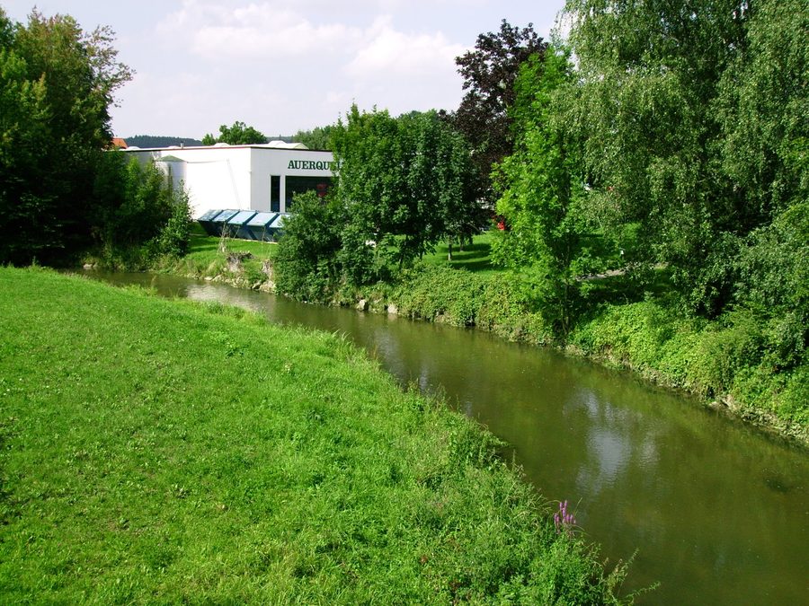 Vallée de la Kessel près de Bissingen avec la rivière Kessel et le paysage environnant