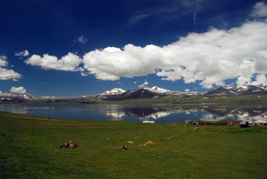 Lac Paravani sur le plateau du Javakhétie