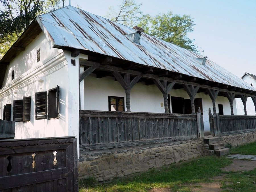 Un bâtiment traditionnel au musée en plein air de Sóstó, près de Nyíregyháza.