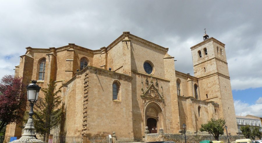 Vue de la collégiale Santa María del Mercado à Berlanga de Duero