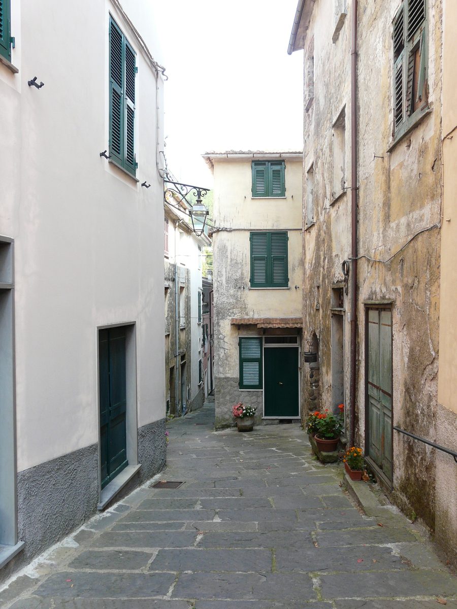 Rue du centre historique de Carro, La Spezia, Ligurie, Italie