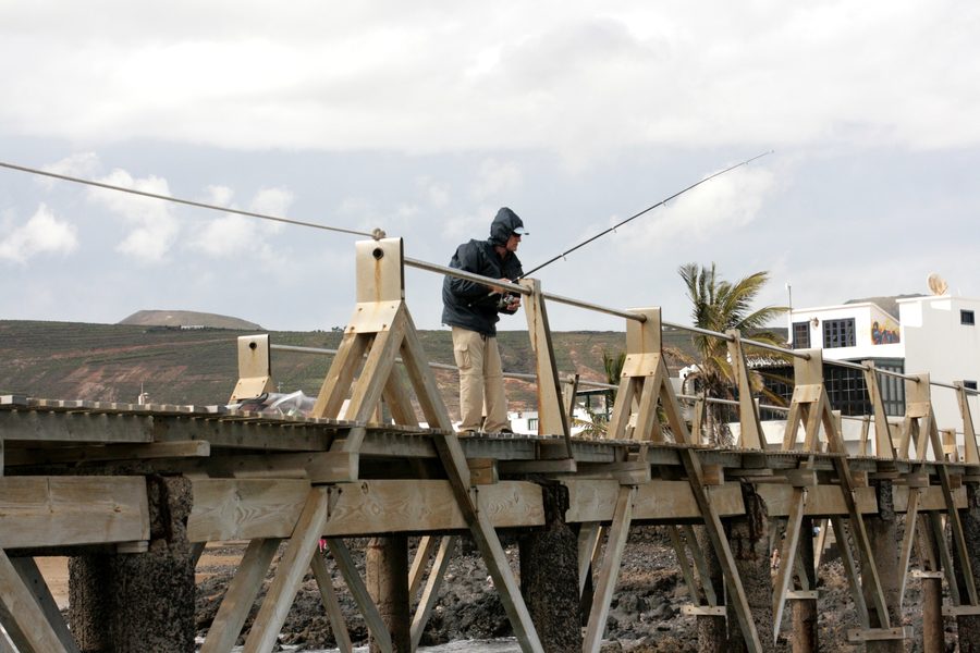 Jetée sur la Calle de la Playa à Arrieta à Lanzarote