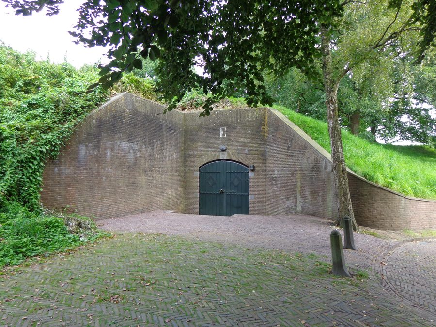 Le bastion Katten de Naarden-Vesting avec une fortification historique