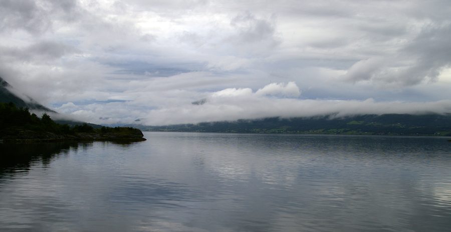 Kvernesfjorden vu depuis Bergsøya à Gjemnes, Møre og Romsdal