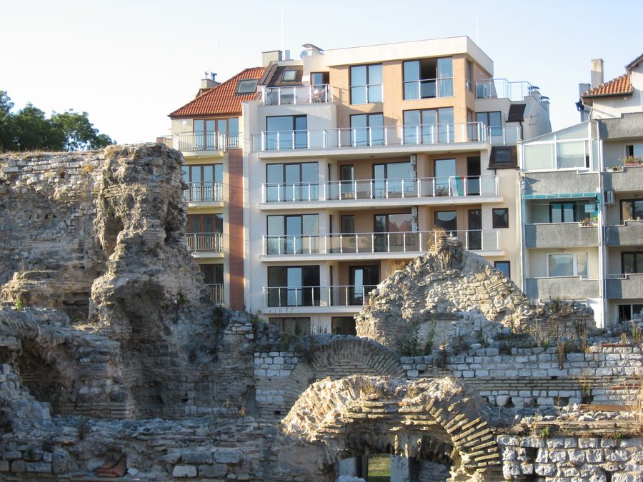Thermes romains de Varna avec des vestiges de murs antiques conservés