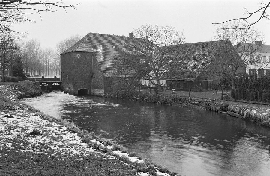 Grathemermolen avec façades arrière et latérale et remise à Grathem