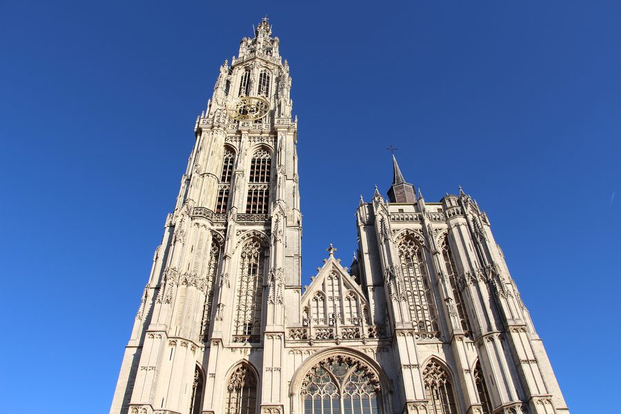 L’extérieur gothique de la cathédrale Notre-Dame à Anvers.