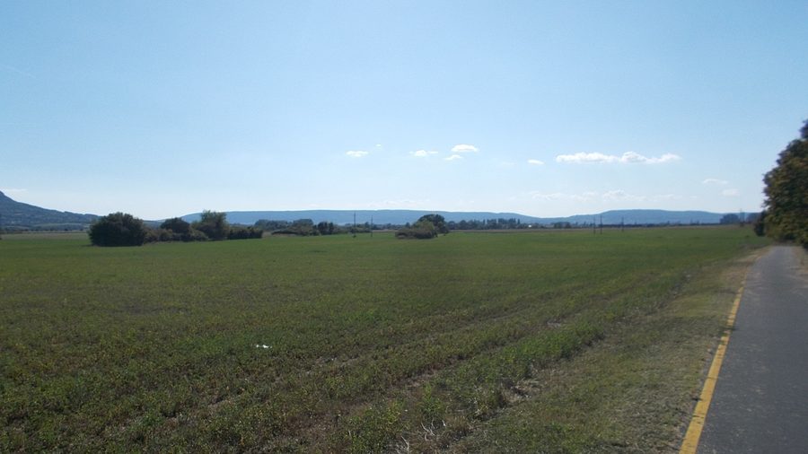 Le bassin de Tapolca avec la colline Szent György et le plateau de Keszthely au loin