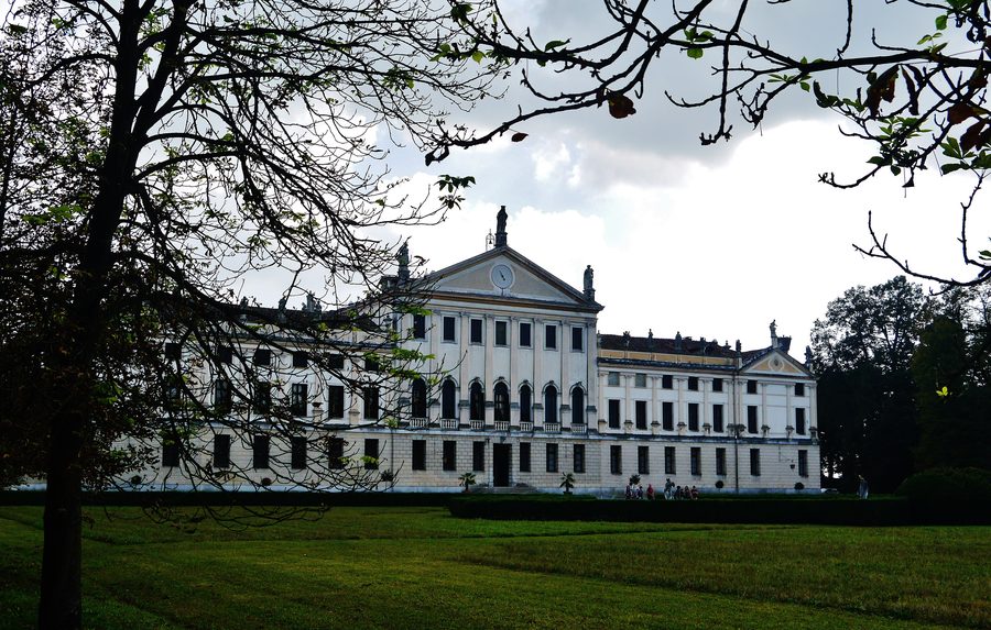 Façade sur jardin de la villa Pisani à Stra, Vénétie