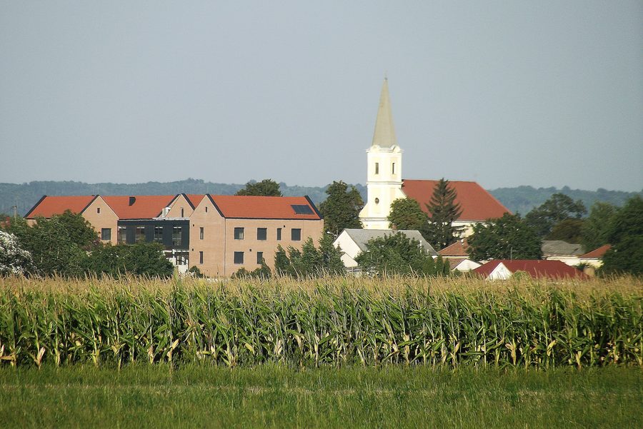 Vue panoramique de Tét depuis le sud-ouest