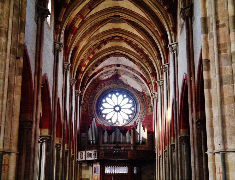Intérieur de la basilique Sant'Andrea à Verceil