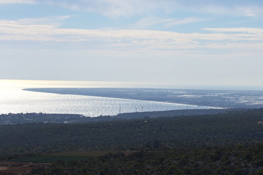 Vue sur la mer Méditerranée près de Kızkalesi dans la province de Mersin