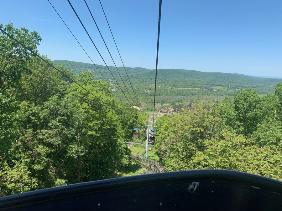 Télésiège de Mountain Creek à Vernon, New Jersey, par une journée d’été