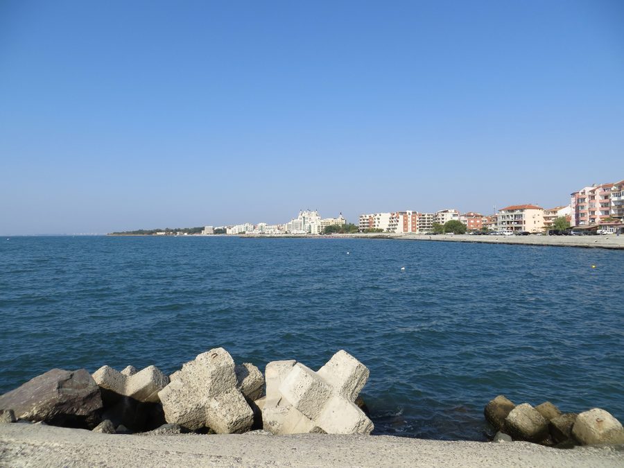 Côte près de Pomorie sur la mer Noire en Bulgarie