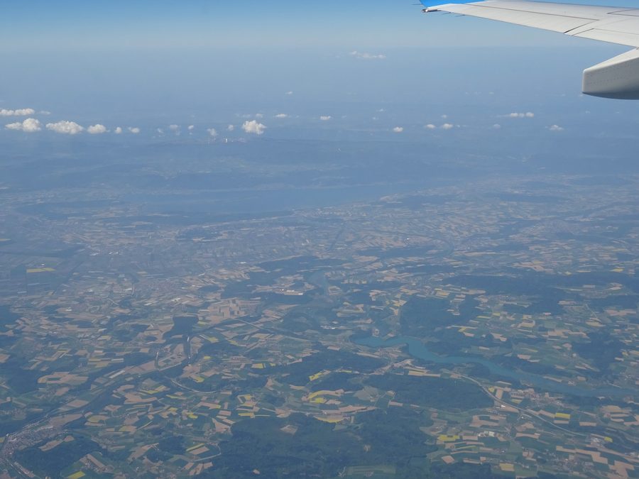 Vue aérienne du paysage du Seeland au bord du lac de Bienne.