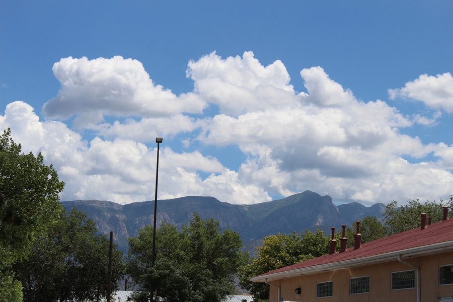 Vue sur les Sandia Mountains près de Bernalillo, Nouveau-Mexique