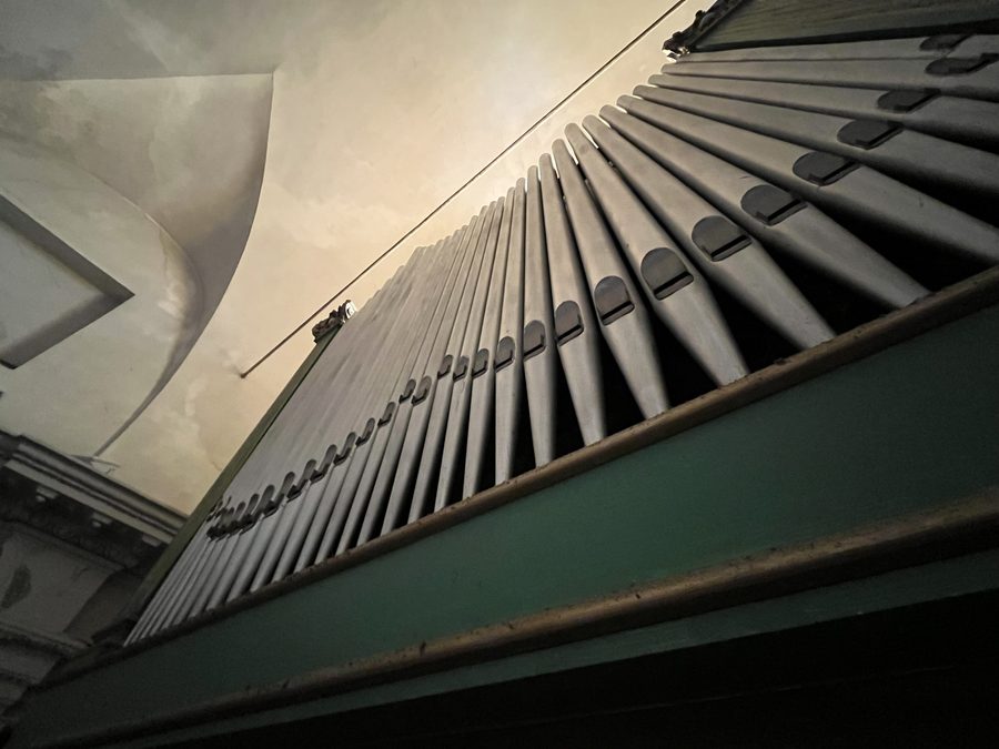 Orgue dans l’église San Bartolomeo à Caramagna Ligure