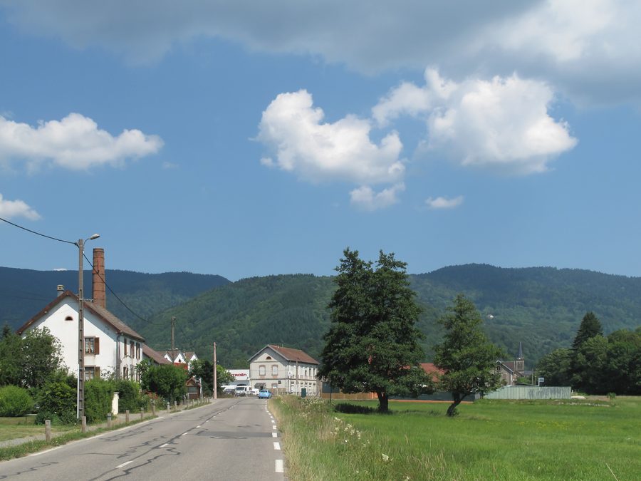 Vue sur l’habitat de Lepuix-Gy dans la vallée