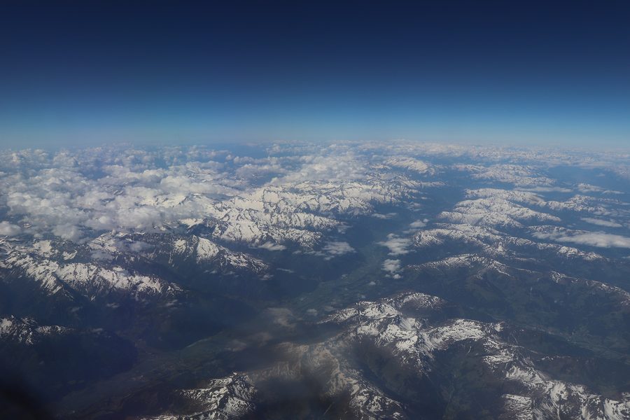 Vue aérienne de la vallée de la Salzach avec les montagnes des Alpes orientales.