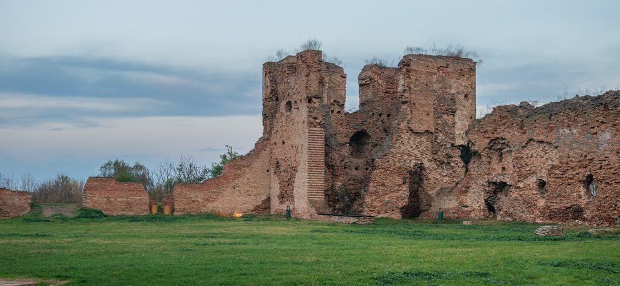 Forteresse médiévale de Bač dans la Voïvodine, Serbie
