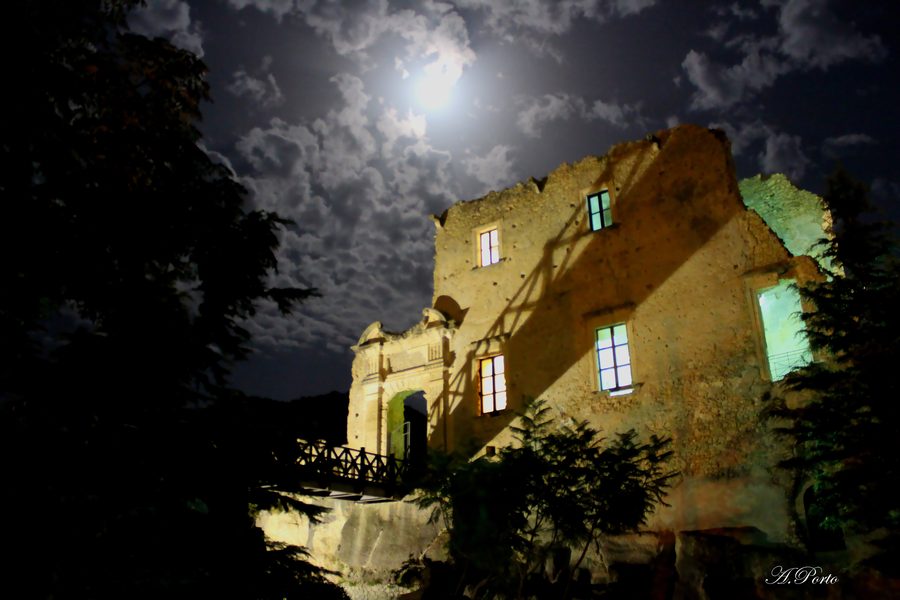 Castello della Valle sur le plateau de Fiumefreddo Bruzio