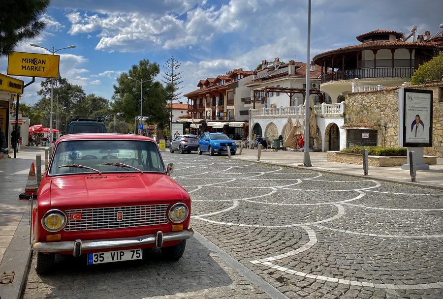 Scène de rue à Akyaka dans la province de Muğla