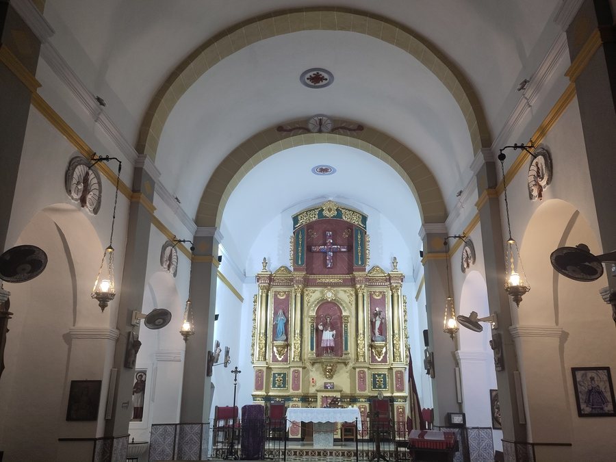File:Sant Carles de Peralta. Església. Interior.jpg