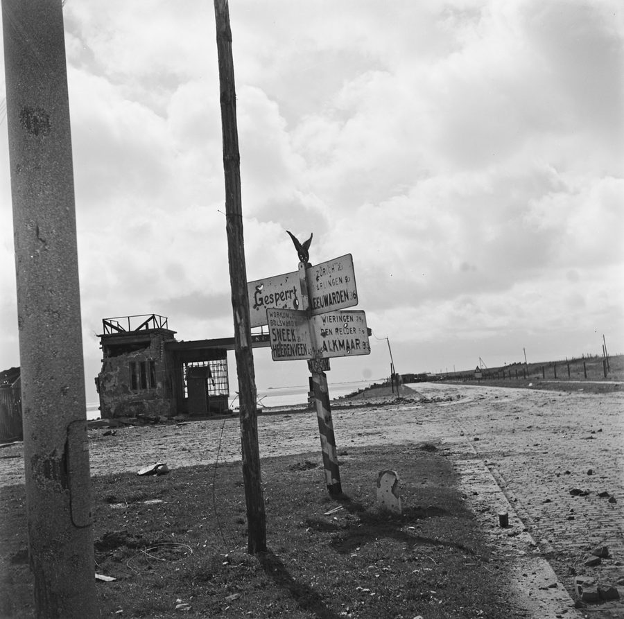Poste de garde allemand et bunkers à l'extrémité de l'Afsluitdijk