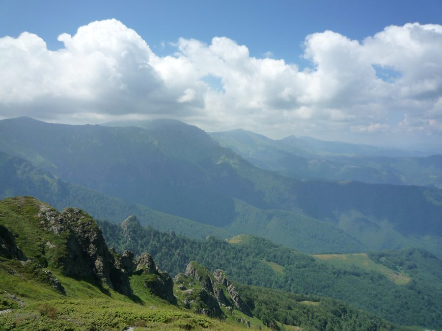 Paysage de montagne dans le Balkans central près d’Apriltzi