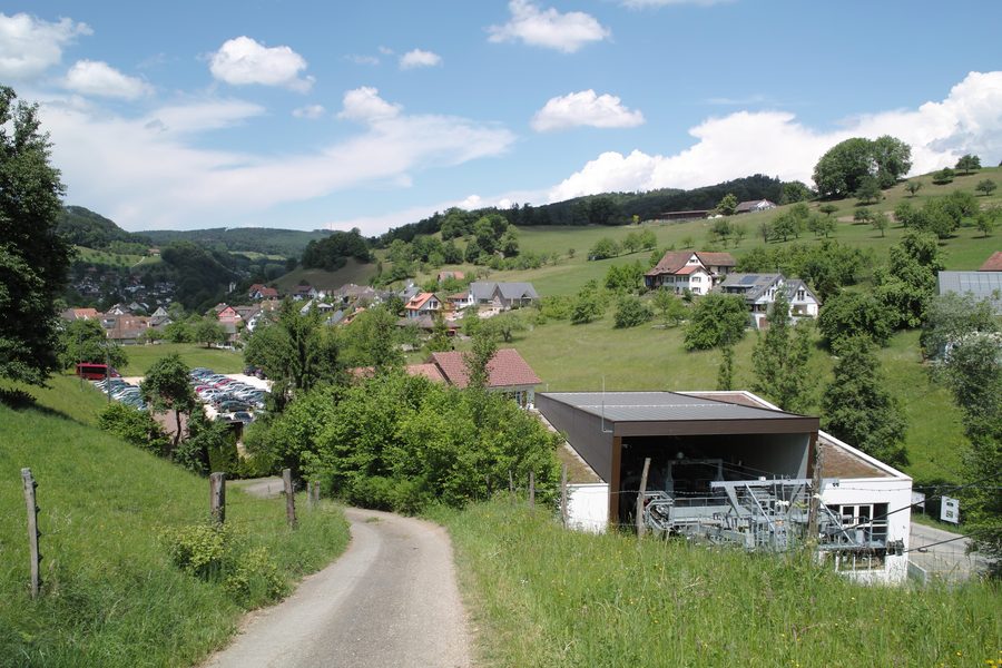 Reigoldswil avec la station inférieure de la télécabine de Wasserfallen.