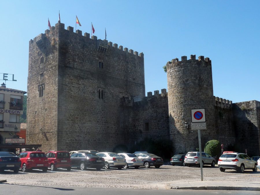 Vista frontal del Castillo de Arenas de San Pedro, Ávila