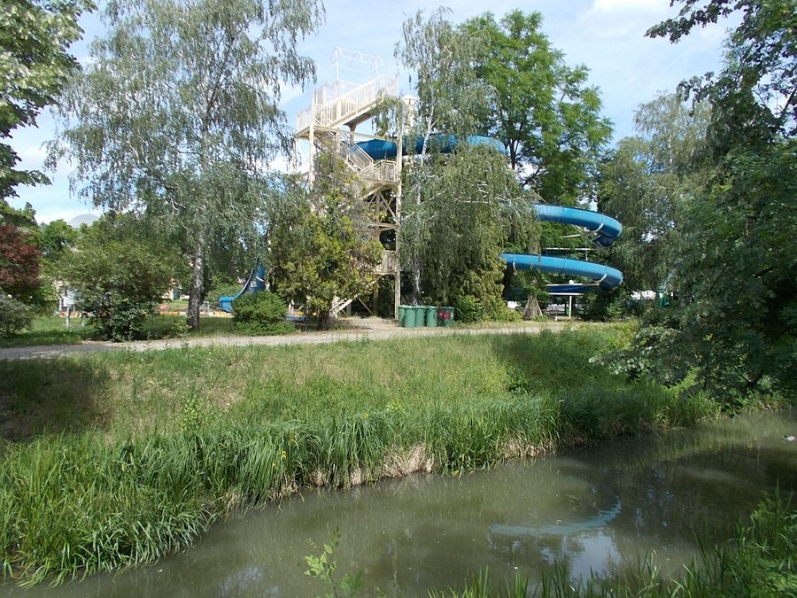 Le toboggan aquatique du Gyula Castle Bath, près du canal Élővíz, à Gyula.