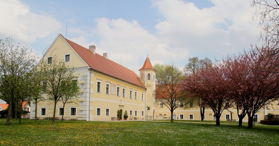 Château d’Atzenbrugg avec jardin du château en Basse-Autriche