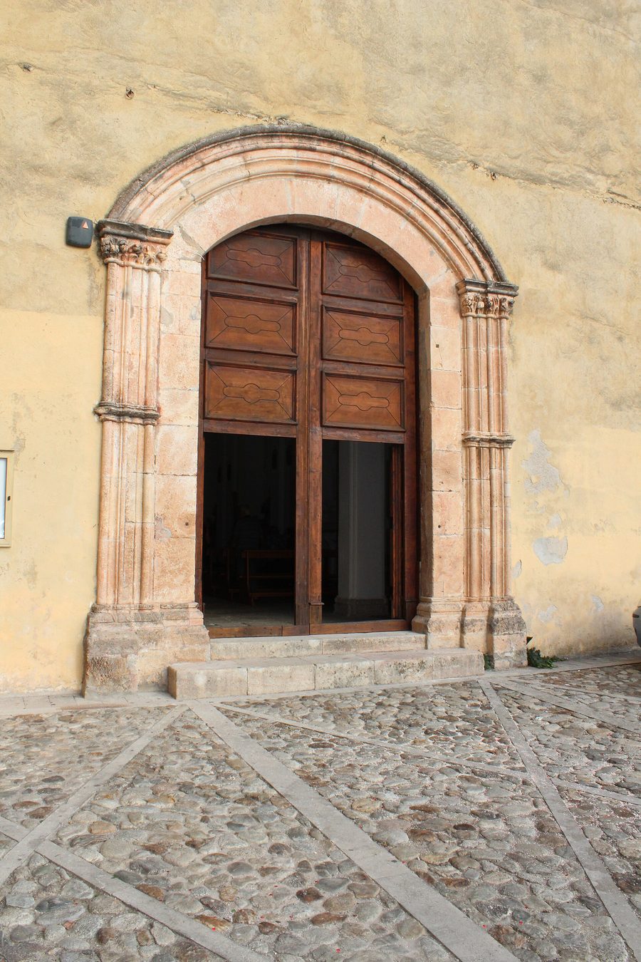 Portail de l’église SS. Annunziata à San Lucido