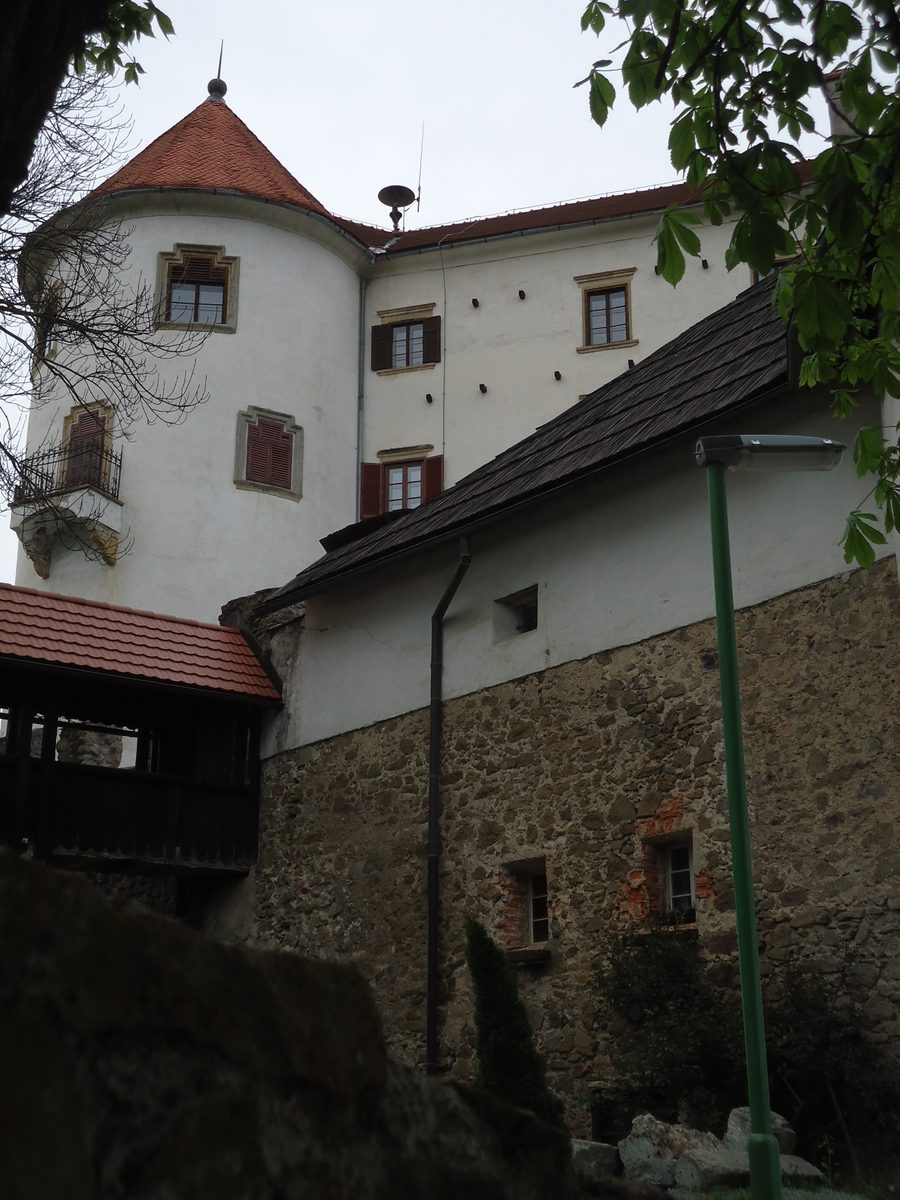 Château de Velenje surplombant la vallée de la Šalek.