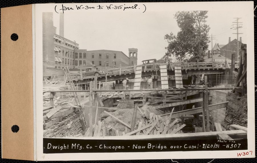 Pont de la Dwight Manufacturing Co. au-dessus d’un canal à Chicopee, Massachusetts, en 1931