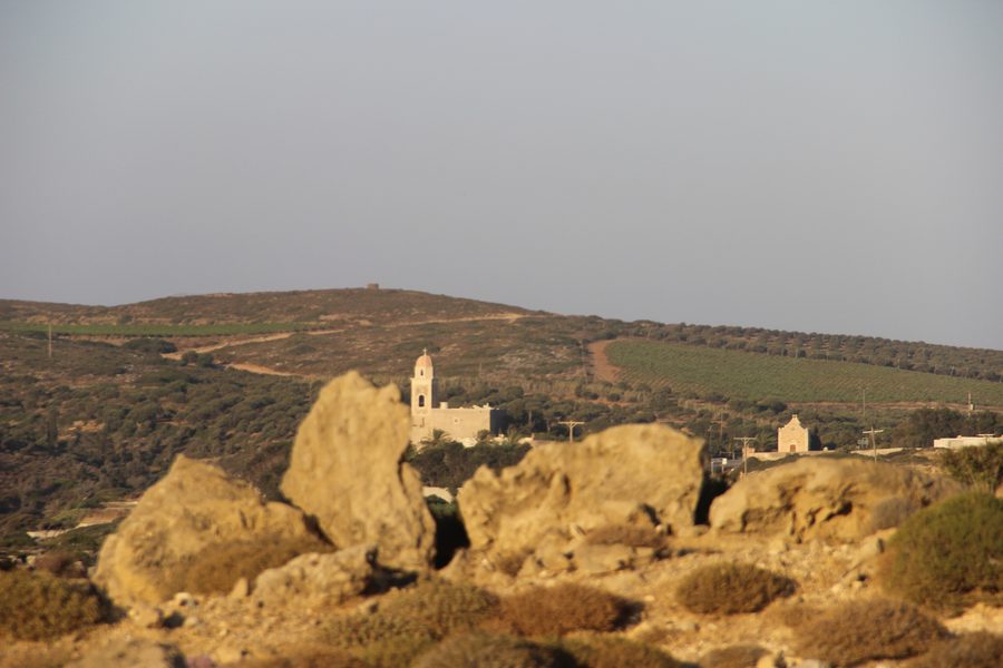 Vue du monastère de Toplou depuis la route dans le Lasithi, Crète