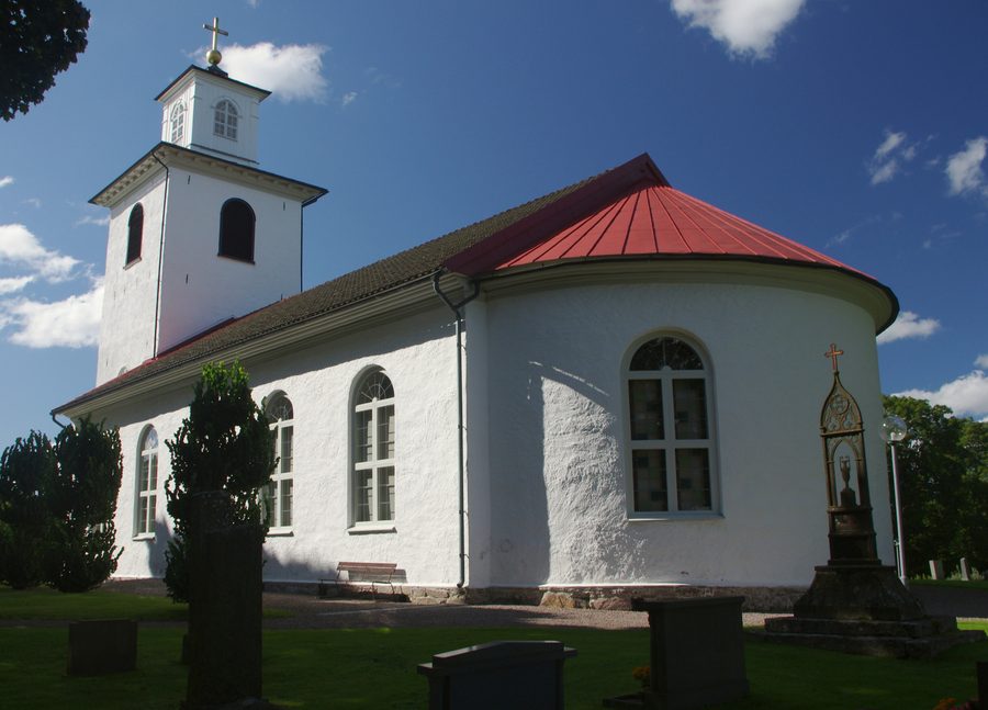 Vue extérieure de l’église de Liared dans la commune d’Ulricehamn, Västra Götaland