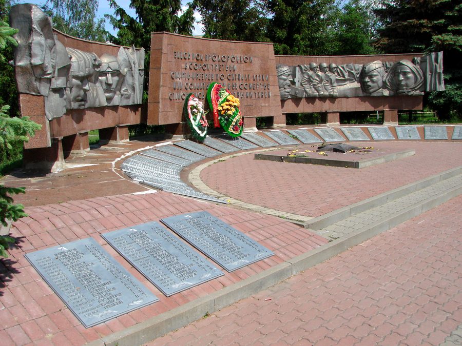 Mémorial de la flamme éternelle à Prokhorovka, un site patrimonial majeur de la bataille de Koursk dans l’oblast de Belgorod.