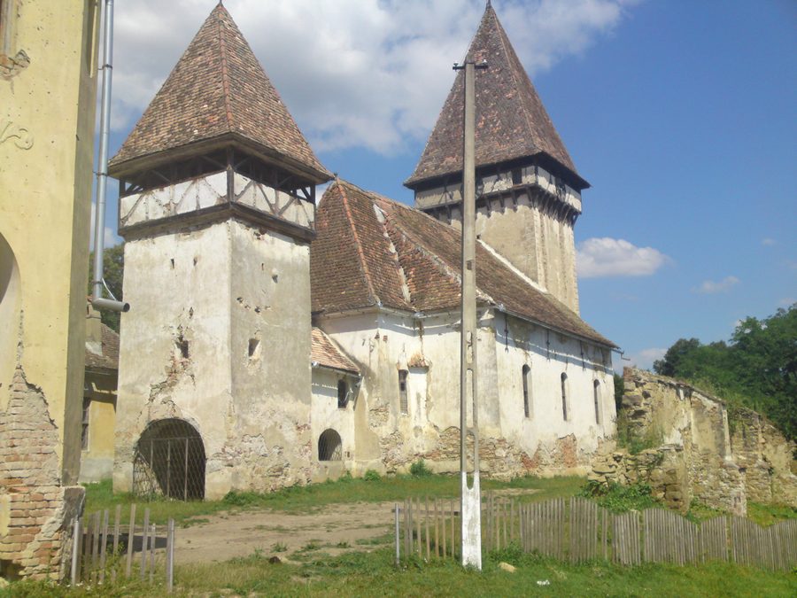 Église fortifiée évangélique de Veseud près de Chirpăr