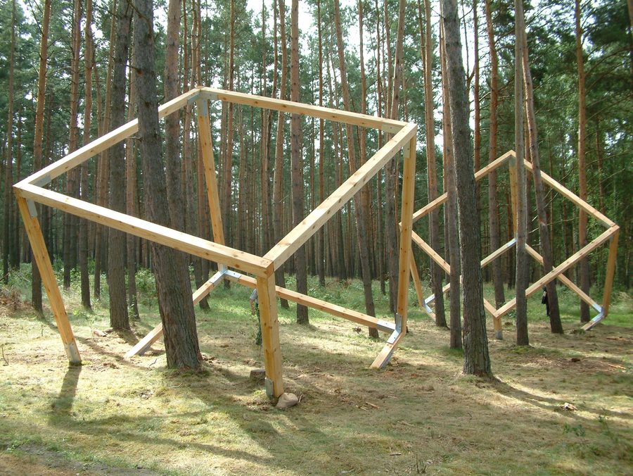 Œuvre « Unter Kiefern » sur le sentier d’art du Hoher Fläming