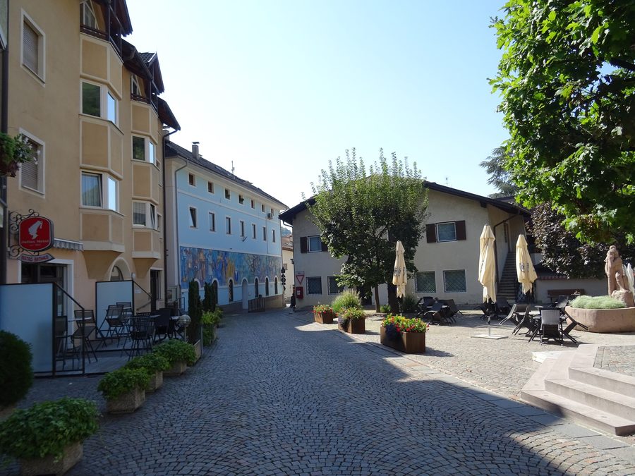 Vue d'un secteur du village de Kardaun dans le Tyrol du Sud