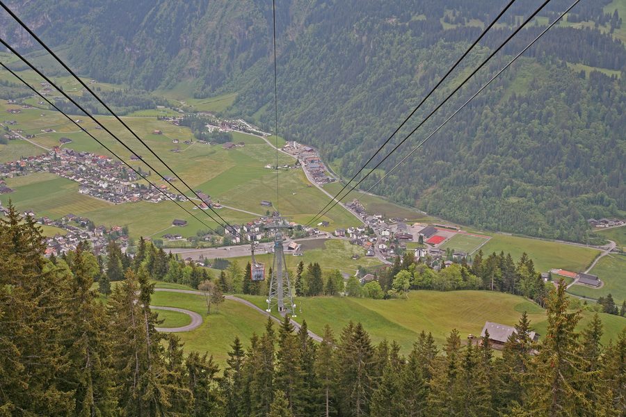Vue d’Engelberg dans un panorama alpin de montagne