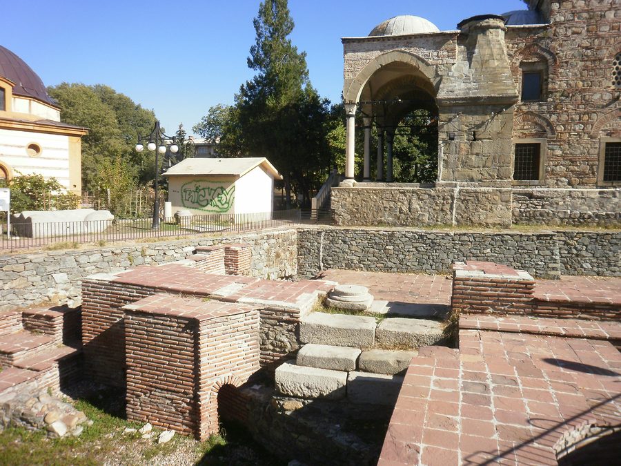 Le complexe de thermes romains de Kyustendil, illustrant l’héritage thermal de la ville.