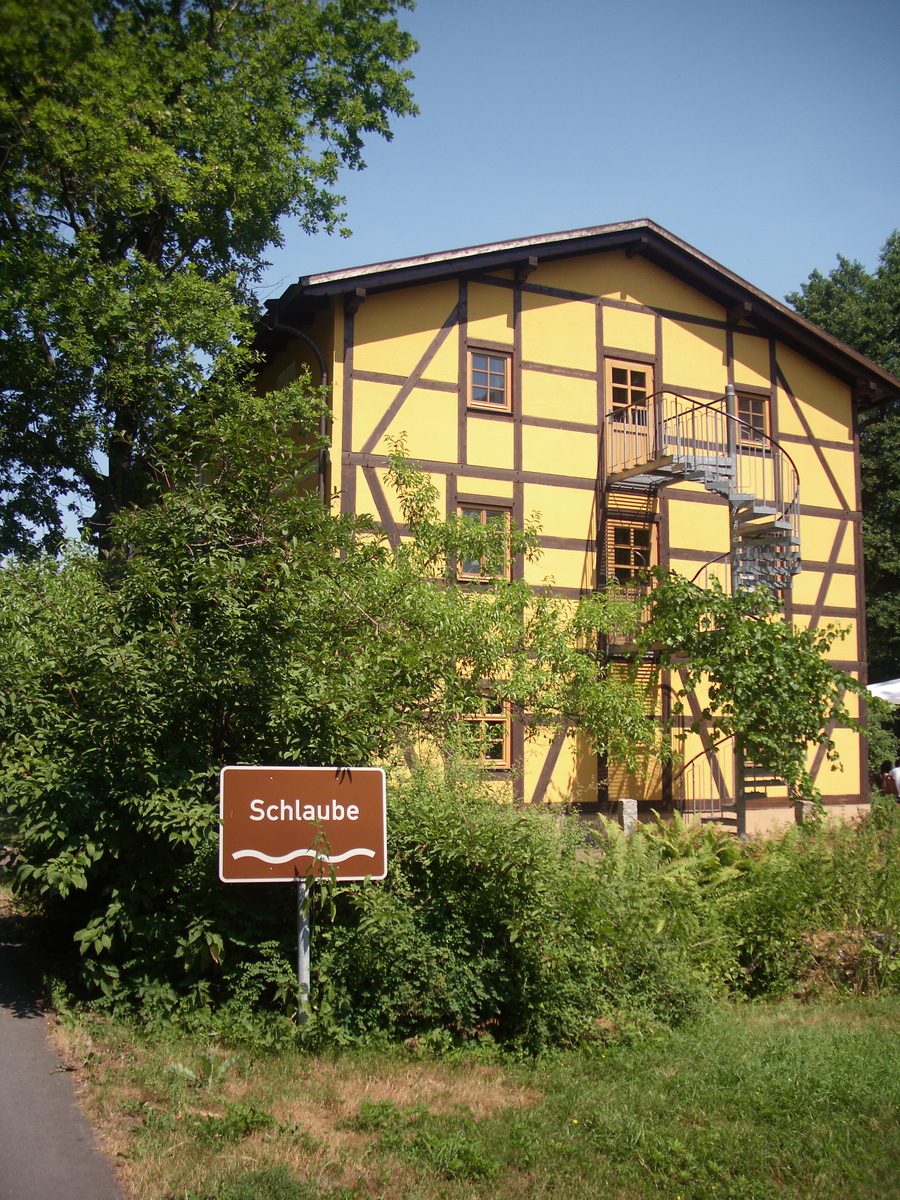 Maison seigneuriale de l’hôtel Kaisermühle sur l’Old Schlaube à Kaisermühl près de Müllrose